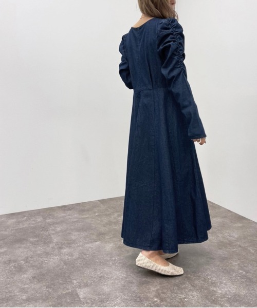 apres jour mignon（アプレジュールミニョン）の「デニムフレアワンピース【ZOZOTOWN限定アイテム】（ワンピース・レディース・ブラック/インディゴブルー・フリー/X-LARGE）」の5枚目の写真