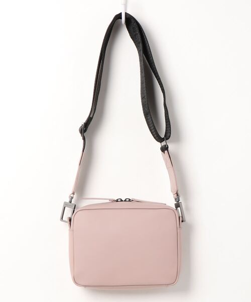 HUNTER（ハンター）の「【HUNTER】ORIGINAL RUBBERISED LEATHER MINI CROSSBODY（ボディバッグ/ウエストポーチ・レディース・ライトピンク・FREE）」の4枚目の写真