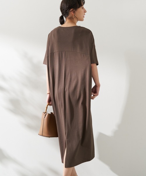 earth music&ecology（アースミュージックアンドエコロジー）の「バックスリットコクーンカットワンピース　＊（ワンピース・レディース・ブラック/ピンク/ダークブラウン/グレイッシュベージュ/グリーン・FREE）」の3枚目の写真