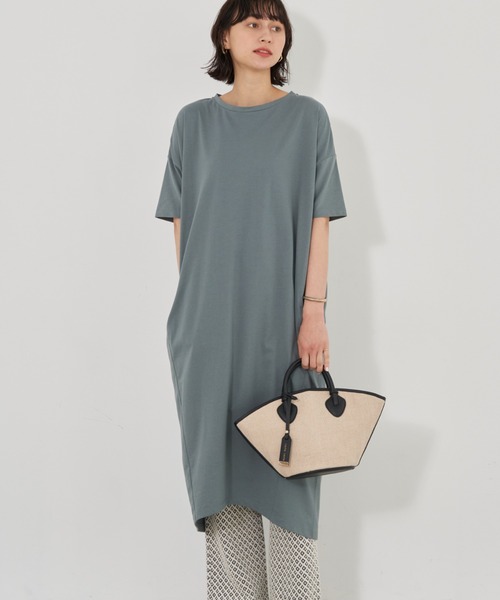 earth music&ecology（アースミュージックアンドエコロジー）の「バックスリットコクーンカットワンピース　＊（ワンピース・レディース・ブラック/ピンク/ダークブラウン/グレイッシュベージュ/グリーン・FREE）」の4枚目の写真