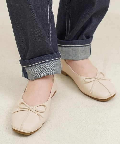 Newlyme（ニューリーミー）の「リボンバレエパンプス（パンプス・レディース・ベージュ/オフホワイト/ピンクベージュ/ブラック/ゴールド/シルバー・24.5cm/24cm/25.5cm/25cm/22.5cm/23.5cm/23cm）」の4枚目の写真