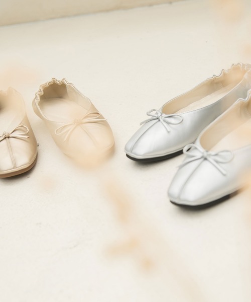 Newlyme（ニューリーミー）の「リボンバレエパンプス（パンプス・レディース・ベージュ/オフホワイト/ピンクベージュ/ブラック/ゴールド/シルバー・24.5cm/24cm/25.5cm/25cm/22.5cm/23.5cm/23cm）」の11枚目の写真