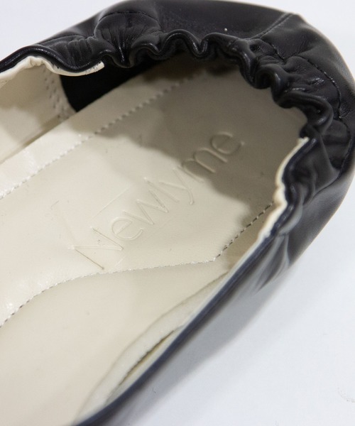 Newlyme（ニューリーミー）の「リボンバレエパンプス（パンプス・レディース・ベージュ/オフホワイト/ピンクベージュ/ブラック/ゴールド/シルバー・24.5cm/24cm/25.5cm/25cm/22.5cm/23.5cm/23cm）」の18枚目の写真