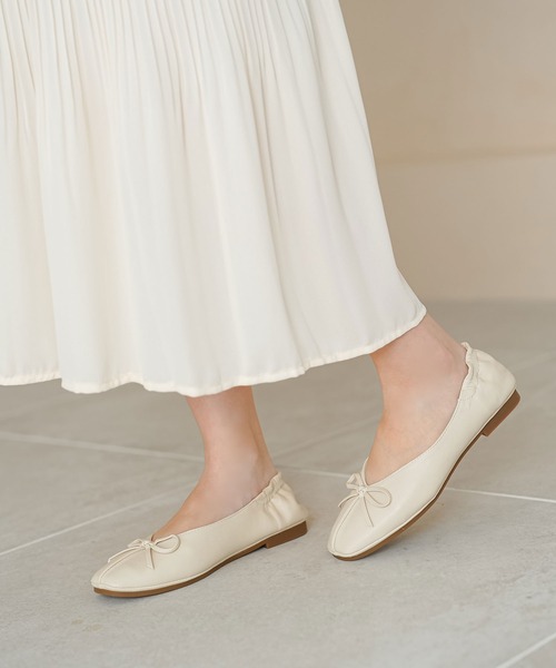 Newlyme（ニューリーミー）の「リボンバレエパンプス（パンプス・レディース・ベージュ/オフホワイト/ピンクベージュ/ブラック/ゴールド/シルバー・24.5cm/24cm/25.5cm/25cm/22.5cm/23.5cm/23cm）」の20枚目の写真