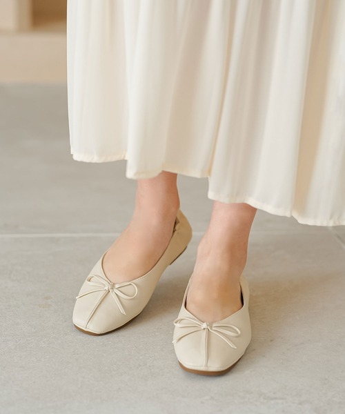 Newlyme（ニューリーミー）の「リボンバレエパンプス（パンプス・レディース・ベージュ/オフホワイト/ピンクベージュ/ブラック/ゴールド/シルバー・24.5cm/24cm/25.5cm/25cm/22.5cm/23.5cm/23cm）」の21枚目の写真