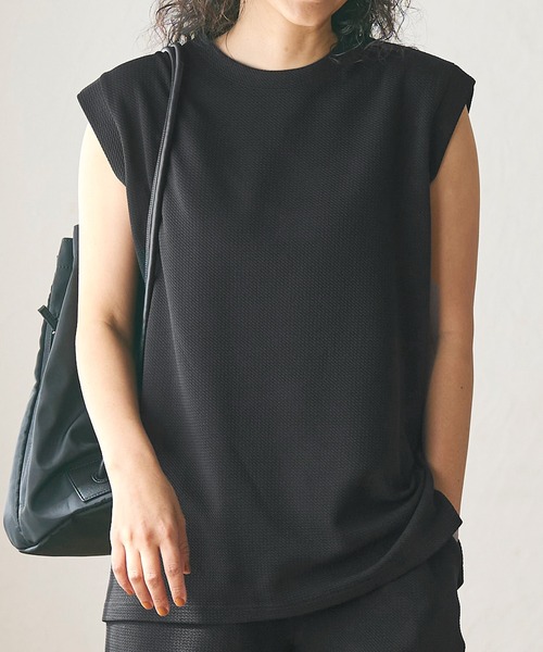 coca（coca）（コカ）の「エンボスノースリトップス（タンクトップ・レディース・ブラック/ダークベージュ/ホワイト/ネイビー/ライトグレー・L/M）」の3枚目の写真