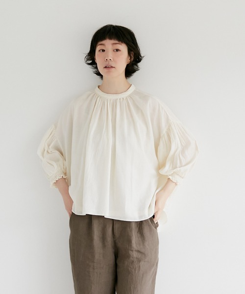 note et silence (ノートエシロンス)の「【 AMB100貨 】ハイツイストジョーゼット ギャザーブラウス(シャツ/ブラウス・レディース・グレー/オフホワイト/ブラック・FREE)」の13枚目の写真
