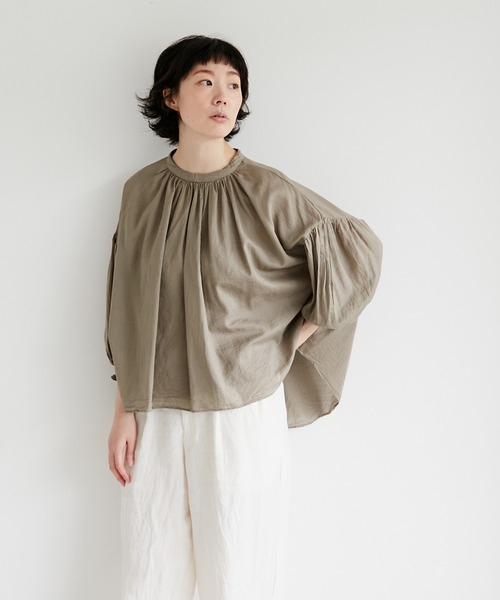 note et silence (ノートエシロンス)の「【 AMB100貨 】ハイツイストジョーゼット ギャザーブラウス(シャツ/ブラウス・レディース・グレー/オフホワイト/ブラック・FREE)」の21枚目の写真