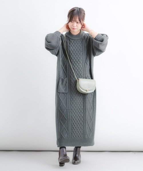 Wordtrobe（ワードトローブ）の「【wordtrobe】アクリルバルキー ケーブル切替 ニットワンピース（ワンピース・レディース・ホワイト/チャコールグレー/ベージュ・FREE）」の2枚目の写真