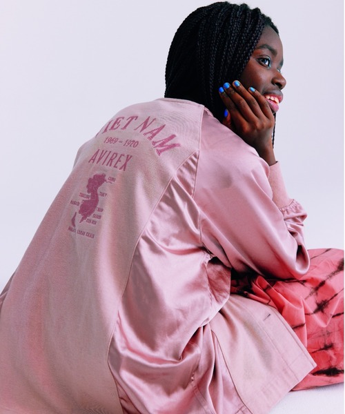 AVIREX（アヴィレックス）の「VINTAGE SATIN RAGLAN SHIRT/ ヴィンテージサテン ラグランシャツ（カーディガン/ボレロ・レディース・ピンク/グリーン・FREE）」の4枚目の写真