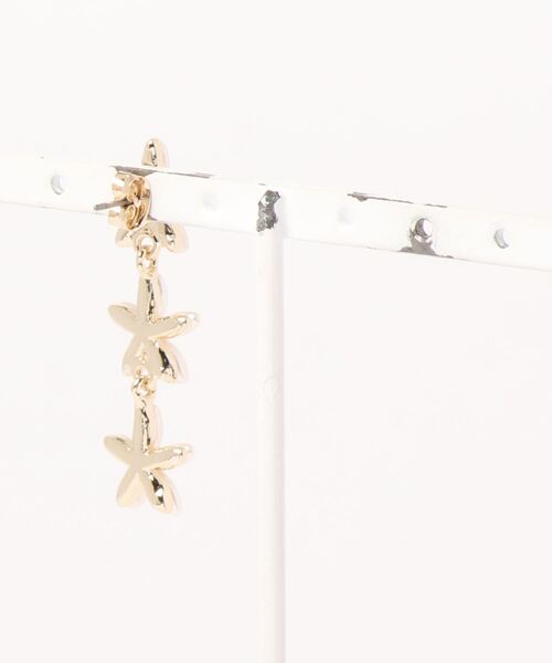 flower（フラワー）の「メニーペタルピアス（ピアス（片耳用）・レディース・アイボリー・FREE）」の4枚目の写真