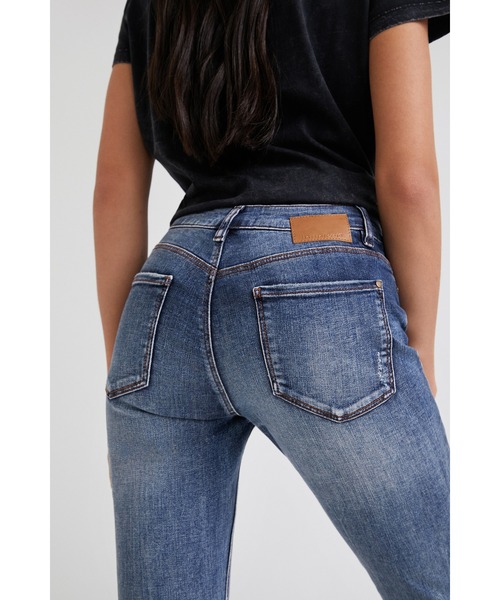 Desigual(デシグアル)の「アンクルスキニージーンズ(その他パンツ・レディース・ホワイト/ブルー/ダークブルー・44/40/34/42/36/46/38)」の16枚目の写真