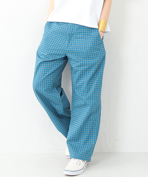 BEAMS BOY(ビームスボーイ)の「BEAMS BOY / ツイル 小紋 トラウザーパンツ(その他パンツ・レディース・ホワイト/ロイヤルブルー・0/1)」の1枚目の写真