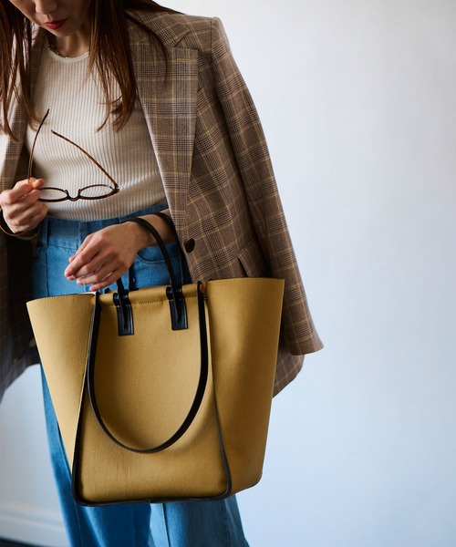 E'POR（エポール）の「【雑誌掲載】【E'POR】BUTTERFLY BAG  A4トート（トートバッグ・レディース・パープル/グレー系その他/ベージュ系その他/ブラウン/ブラック系その他/イエロー・FREE）」の22枚目の写真