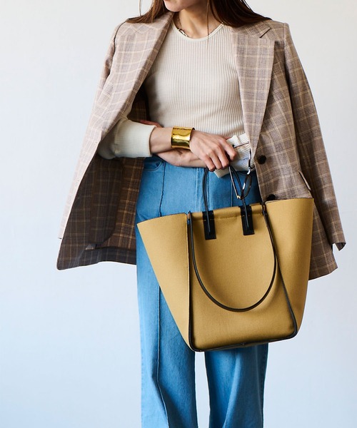 E'POR（エポール）の「【雑誌掲載】【E'POR】BUTTERFLY BAG  A4トート（トートバッグ・レディース・パープル/グレー系その他/ベージュ系その他/ブラウン/ブラック系その他/イエロー・FREE）」の7枚目の写真