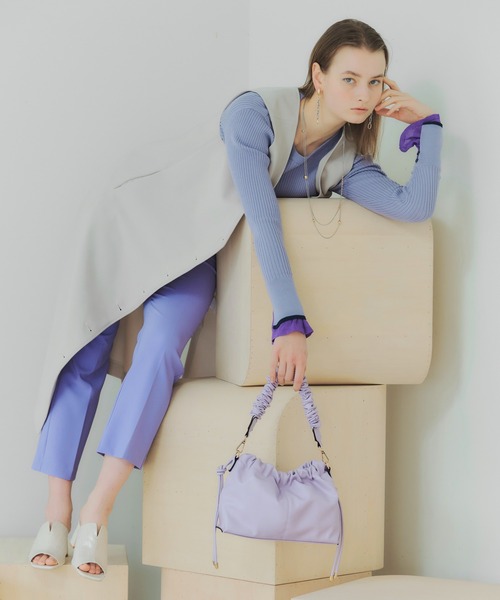 YECCA VECCA（イェッカヴェッカ）の「2wayギャザーバッグ　＊◆（クラッチバッグ・レディース・グレー/アイボリー/ラベンダー・FREE）」の5枚目の写真