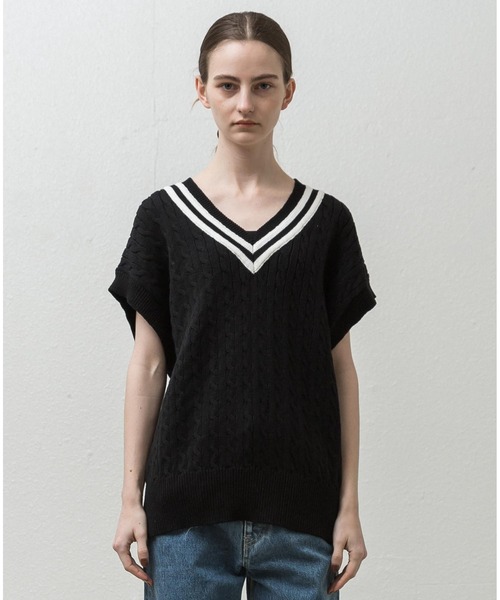 ALLUMER（アリュメール）の「Vネックハイツイストコットンケーブルニットベスト（ベスト・レディース・アイボリー/ブラック・1）」の13枚目の写真