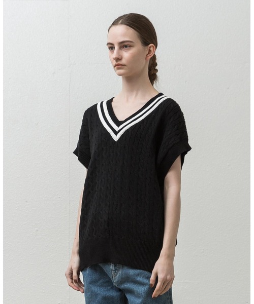 ALLUMER（アリュメール）の「Vネックハイツイストコットンケーブルニットベスト（ベスト・レディース・アイボリー/ブラック・1）」の7枚目の写真