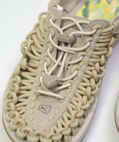 KEEN（キーン）の「[ KEEN ] UNEEK womens（サンダル・レディース・ブラック/イエロー・65/75/70/60）」の5枚目の写真