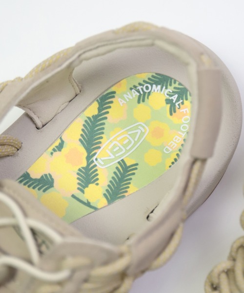 KEEN（キーン）の「[ KEEN ] UNEEK womens（サンダル・レディース・ブラック/イエロー・65/75/70/60）」の7枚目の写真