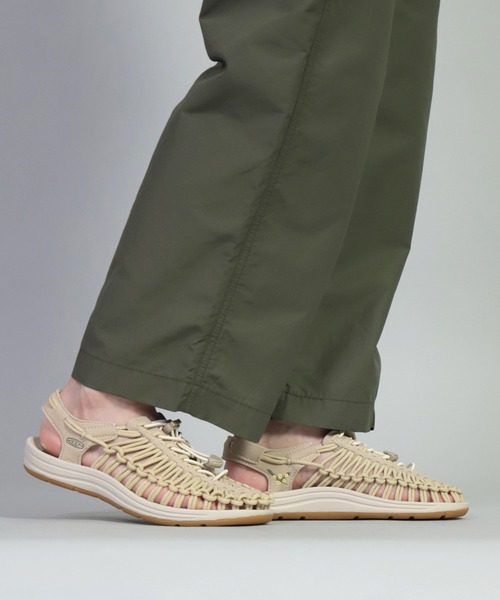 KEEN（キーン）の「[ KEEN ] UNEEK womens（サンダル・レディース・ブラック/イエロー・65/75/70/60）」の13枚目の写真