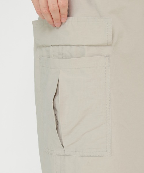 スリットカーゴスカート