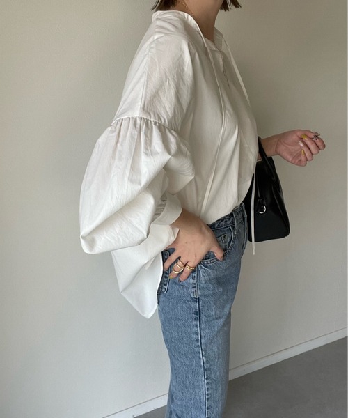 y/m by misato(イムバイミサト)の「ネックリボンボリュームスリーブブラウス(シャツ/ブラウス・レディース・ホワイト・FREE)」の4枚目の写真