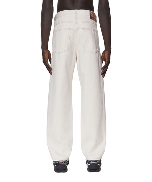 DIESEL（ディーゼル）の「DIESEL SS22 メンズ ルーズ ストレート デニムパンツ ホワイト サステナブル（デニムパンツ・メンズ・ホワイト・28inch/34inch/32inch/26inch/30inch/36inch）」の2枚目の写真