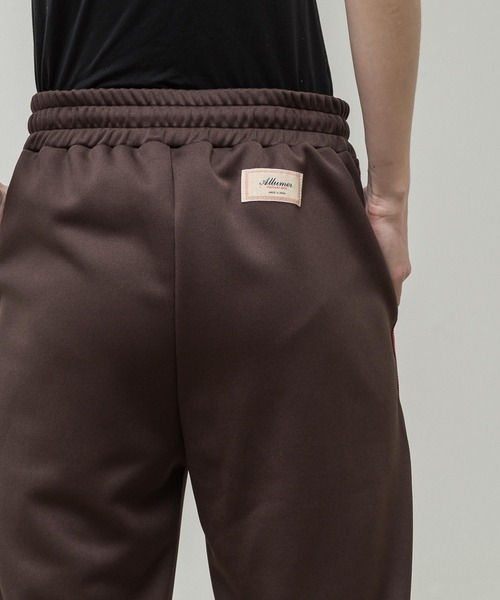 ALLUMER(アリュメール)の「サイドライントラックパンツ(その他パンツ・レディース・ブラック/ブラウン/グレイッシュベージュ・1/2)」の17枚目の写真
