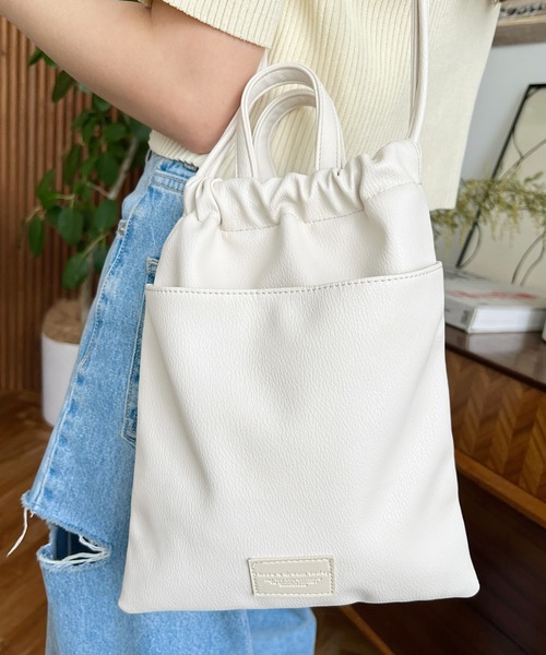 moment+（モーメントプラス）の「フェイクレザー2WAY巾着ショルダー