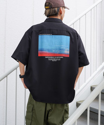 バックフォトプリント半袖シャツ