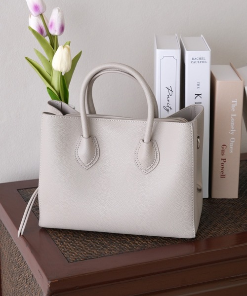 IAMUSE（アイアミューズ）の「【どんなシーンにも馴染むシーンレスバッグ】コンパクトショルダーバッグ S0080【IAMUSE】（ショルダーバッグ・レディース・モカ/ブラック/グレイッシュベージュ/アイボリー/ブルーグレー・FREE）」の2枚目の写真