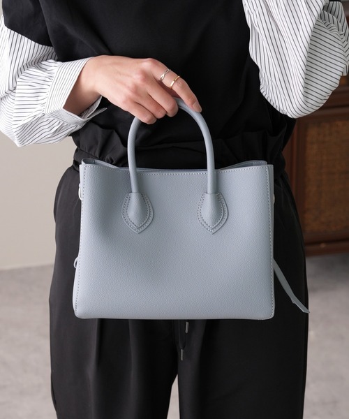 IAMUSE（アイアミューズ）の「【どんなシーンにも馴染むシーンレスバッグ】コンパクトショルダーバッグ S0080【IAMUSE】（ショルダーバッグ・レディース・モカ/ブラック/グレイッシュベージュ/アイボリー/ブルーグレー・FREE）」の4枚目の写真