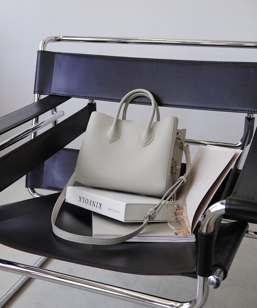 IAMUSE（アイアミューズ）の「【どんなシーンにも馴染むシーンレスバッグ】コンパクトショルダーバッグ S0080【IAMUSE】（ショルダーバッグ・レディース・モカ/ブラック/グレイッシュベージュ/アイボリー/ブルーグレー・FREE）」の9枚目の写真