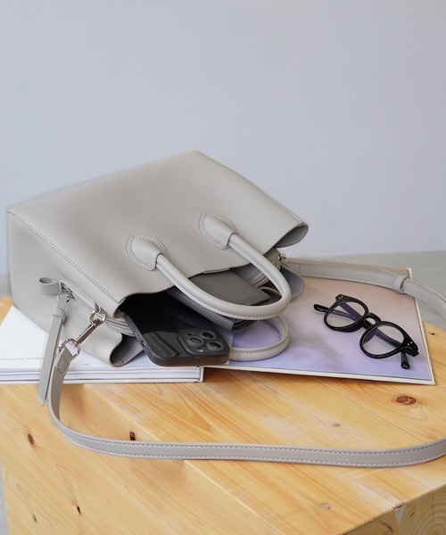 IAMUSE（アイアミューズ）の「【どんなシーンにも馴染むシーンレスバッグ】コンパクトショルダーバッグ S0080【IAMUSE】（ショルダーバッグ・レディース・モカ/ブラック/グレイッシュベージュ/アイボリー/ブルーグレー・FREE）」の11枚目の写真