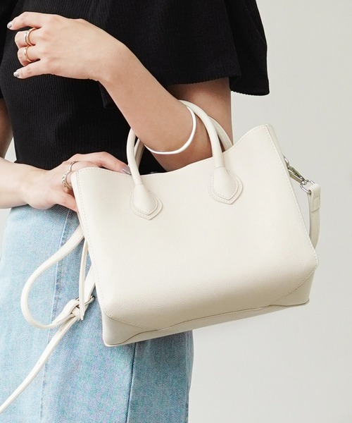 IAMUSE（アイアミューズ）の「【どんなシーンにも馴染むシーンレスバッグ】コンパクトショルダーバッグ S0080【IAMUSE】（ショルダーバッグ・レディース・モカ/ブラック/グレイッシュベージュ/アイボリー/ブルーグレー・FREE）」の6枚目の写真