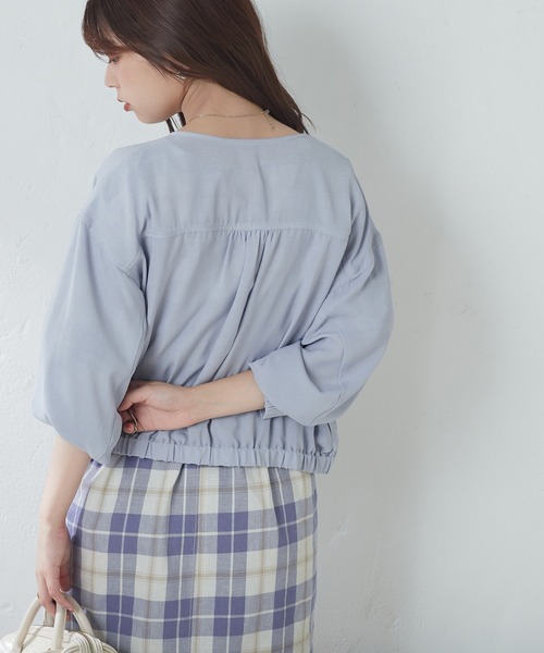 natural couture(ナチュラルクチュール)の「ダブルポケットお上品軽ブルゾン(ブルゾン・レディース・ブラック/サックスブルー/イエロー/グレイッシュベージュ・FREE)」の6枚目の写真