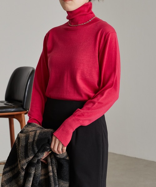 COLLAGE GALLARDAGALANTE（コラージュガリャルダガランテ）の「ベーシックにアクセントを/程よいオシャレは飽きが来ない/スリットタートルニット（ニット/セーター・レディース・ホワイト/ブラック/オフホワイト/グリーン/ピンク・FREE）」の5枚目の写真