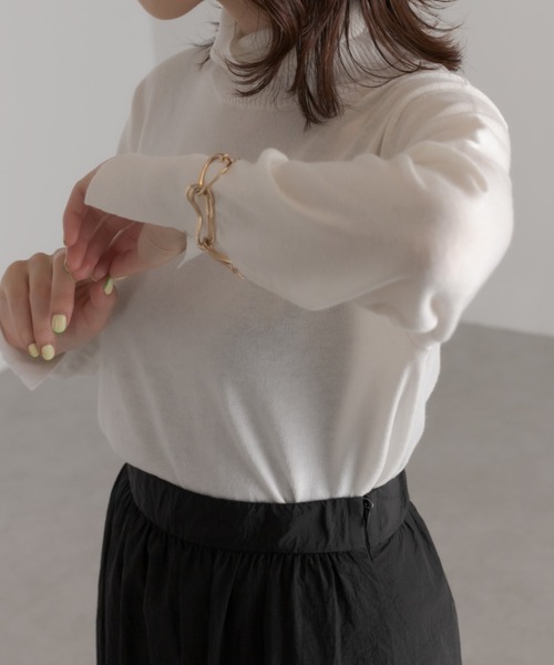 COLLAGE GALLARDAGALANTE（コラージュガリャルダガランテ）の「ベーシックにアクセントを/程よいオシャレは飽きが来ない/スリットタートルニット（ニット/セーター・レディース・ホワイト/ブラック/オフホワイト/グリーン/ピンク・FREE）」の19枚目の写真