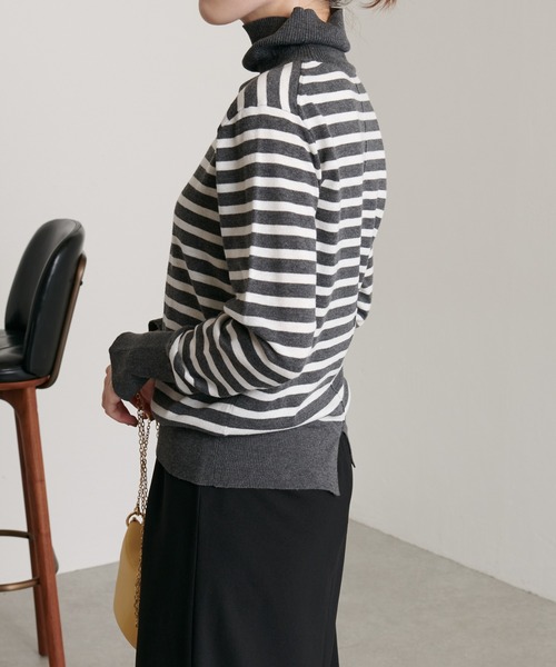 COLLAGE GALLARDAGALANTE（コラージュガリャルダガランテ）の「ベーシックにアクセントを/程よいオシャレは飽きが来ない/スリットタートルニット（ニット/セーター・レディース・ホワイト/ブラック/オフホワイト/グリーン/ピンク・FREE）」の9枚目の写真