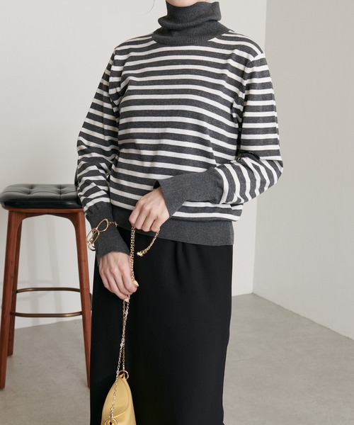 COLLAGE GALLARDAGALANTE（コラージュガリャルダガランテ）の「ベーシックにアクセントを/程よいオシャレは飽きが来ない/スリットタートルニット（ニット/セーター・レディース・ホワイト/ブラック/オフホワイト/グリーン/ピンク・FREE）」の15枚目の写真