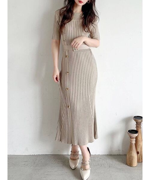 RESEXXY（リゼクシー）の「アシンメトリーニットワンピース（ワンピース・レディース・ブラック/ベージュ/ブルー・FREE）」の2枚目の写真