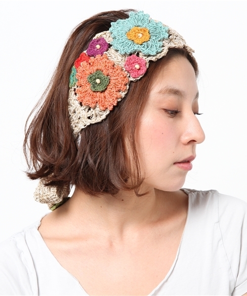 チャイハネ(チャイハネ)の「【チャイハネ】FLOWERクロッシュヘアバンド(ヘアバンド・レディース・キナリ/グリーン/イエロー/ラベンダー/ブラウン/モカ・FREE)」の2枚目の写真