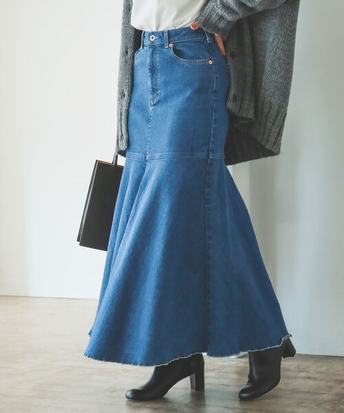 B:MING by BEAMS（ビーミングバイビームス）の「SOMETHING × B:MING by BEAMS / 別注 マーメード スカート 22AW（デニムスカート・レディース・インディゴブルー/ライトインディゴブルー・SMALL/MEDIUM）」の4枚目の写真