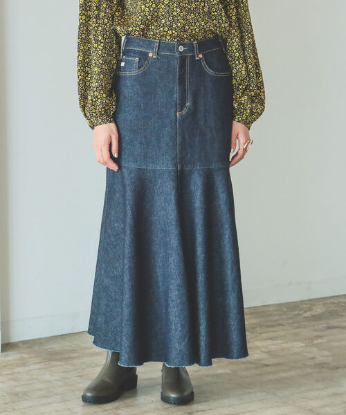 B:MING by BEAMS（ビーミングバイビームス）の「SOMETHING × B:MING by BEAMS / 別注 マーメード スカート 22AW（デニムスカート・レディース・インディゴブルー/ライトインディゴブルー・SMALL/MEDIUM）」の16枚目の写真