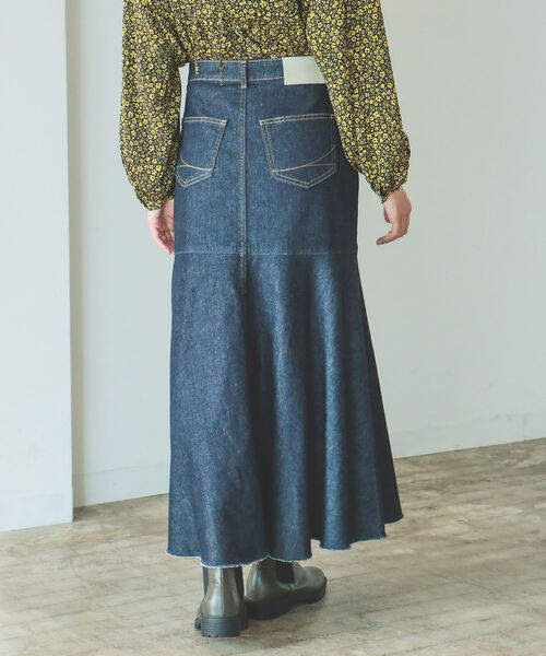 B:MING by BEAMS（ビーミングバイビームス）の「SOMETHING × B:MING by BEAMS / 別注 マーメード スカート 22AW（デニムスカート・レディース・インディゴブルー/ライトインディゴブルー・SMALL/MEDIUM）」の18枚目の写真