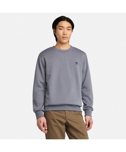 Timberland(ティンバーランド)の「メンズ オイスター リバー チェスト ロゴ ブラッシュバック クルーネック スウェット(スウェット・メンズ・ヘザーグレー/ブラック/ダークブルー/ブラック系その他/ブルー・LARGE/MEDIUM/SMALL/X-LARGE/X-SMALL/XX-LARGE)」の4枚目の写真