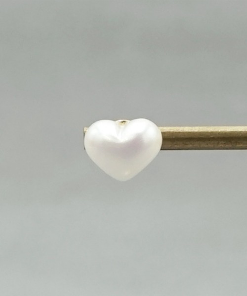 flower（フラワー）の「パールハートピアス（ピアス（片耳用）・レディース・ホワイト・FREE）」の3枚目の写真