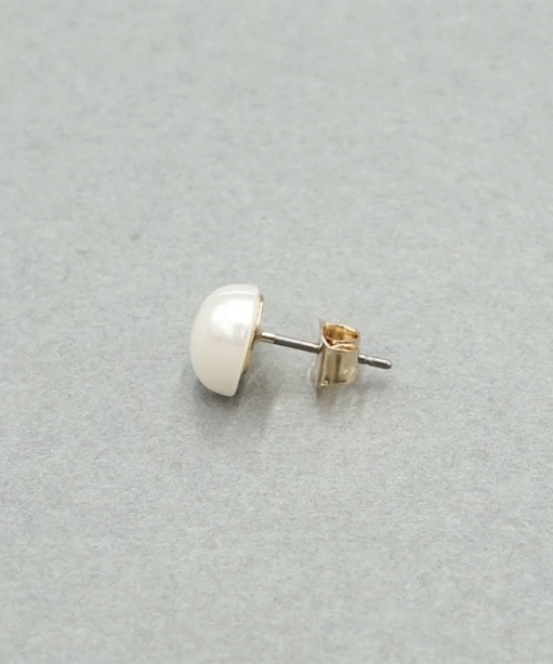 flower（フラワー）の「パールハートピアス（ピアス（片耳用）・レディース・ホワイト・FREE）」の4枚目の写真
