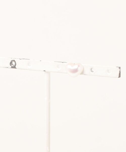 flower（フラワー）の「パールハートピアス（ピアス（片耳用）・レディース・ホワイト・FREE）」の6枚目の写真